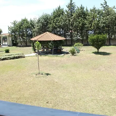 Garden House With Stunning Views Nyaraló